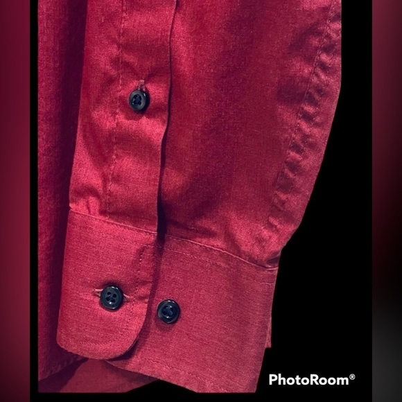 𝅺MEN’S cranberry Dockers dress shirt. - Picture 3 of 5